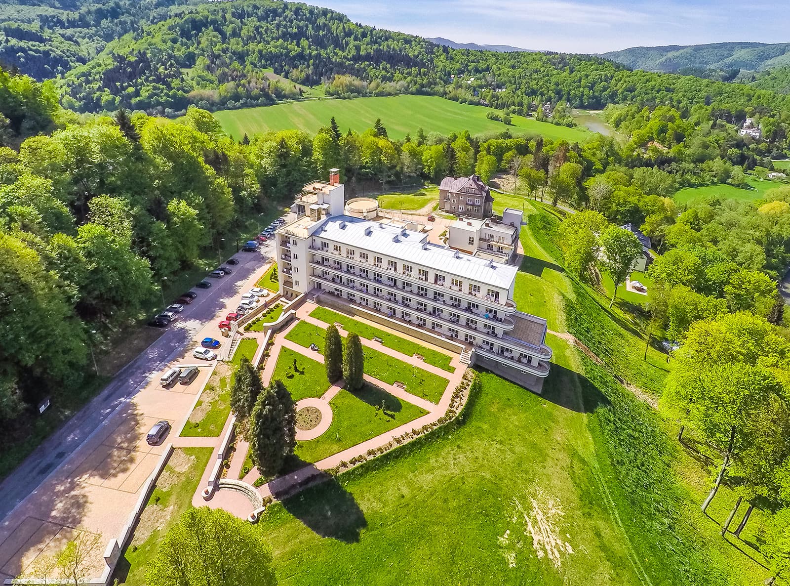 Budynek Sanatorium Wiktor Cechini Medical & SPA Żegiestów