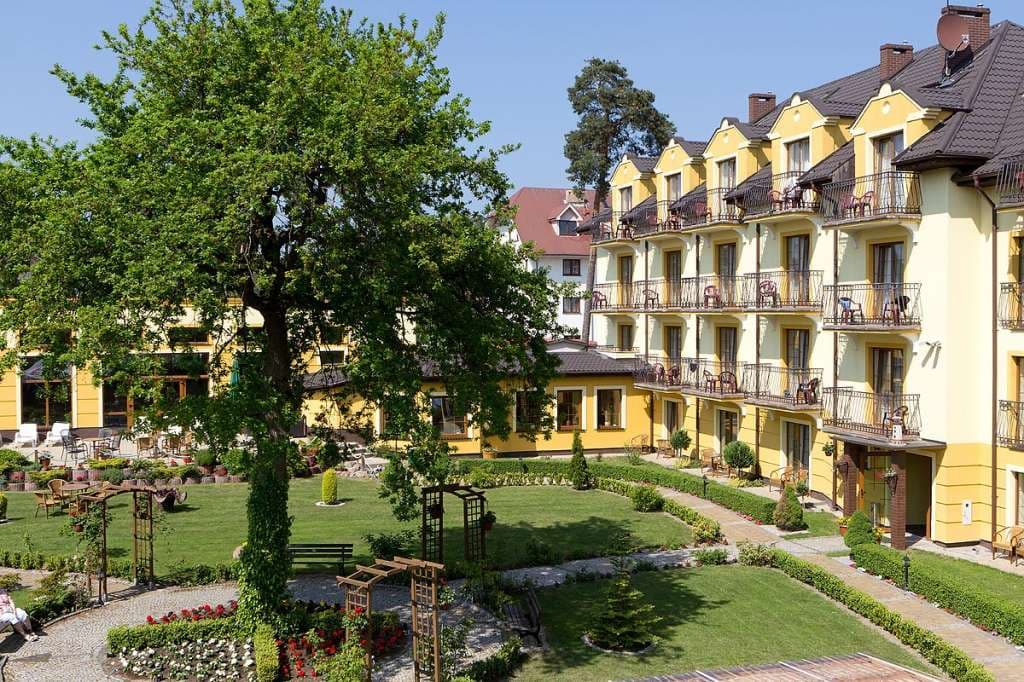 Budynek główny Ośrodka Jantar Spa w Niechorzu