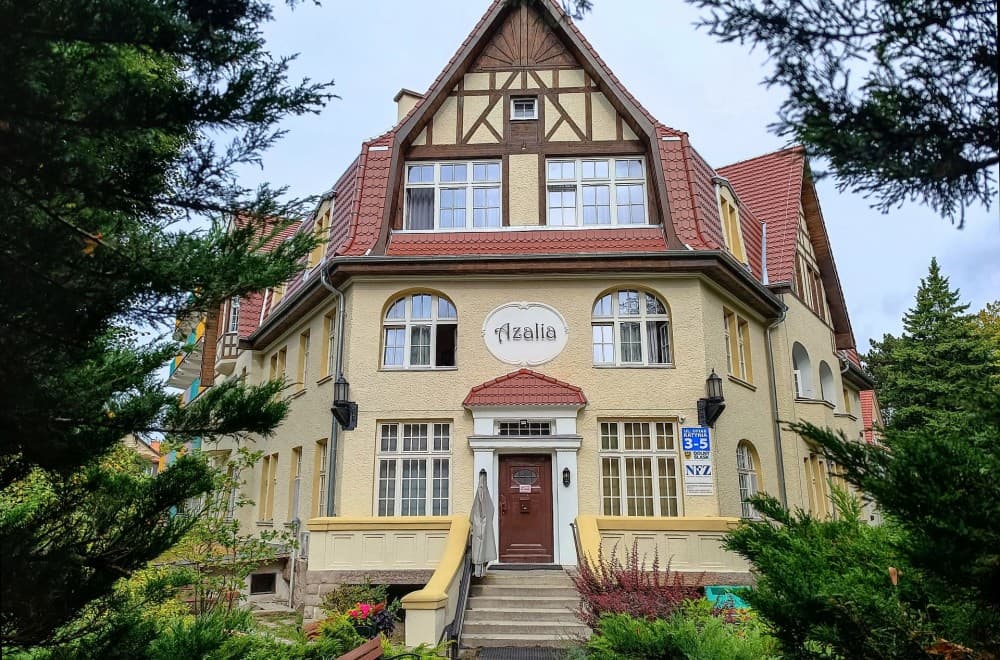 Budynek główny Sanatorium Azalia w Szczawnie-Zdroju