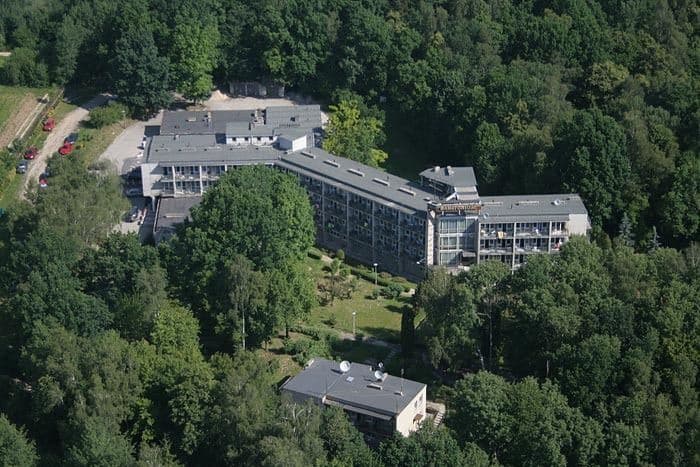 Otoczenie Sanatorium Ciche Wąwozy w Nałęczowie