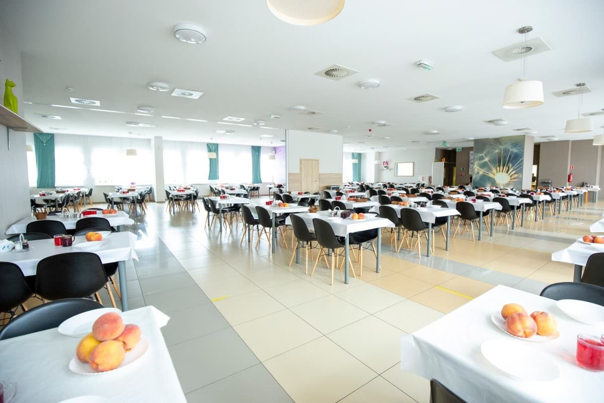 Jadalnia w Sanatorium Nida-Zdrój w Busku-Zdroju