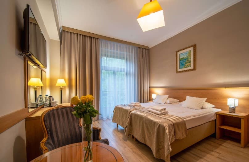 Pokój dwuosobowy w Hotelu Mir-Jan w Lądku-Zdroju