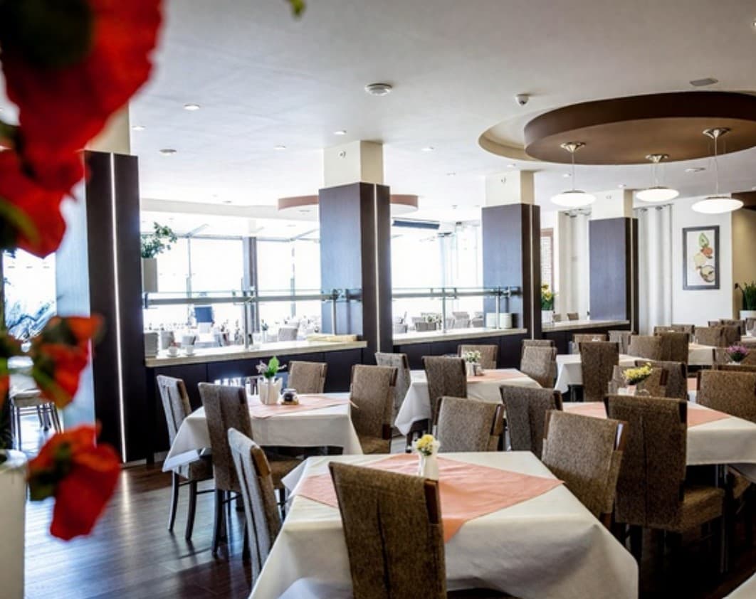 Jadalnia w Budowlani Wellness & Medi Kompleks w Szczawnicy