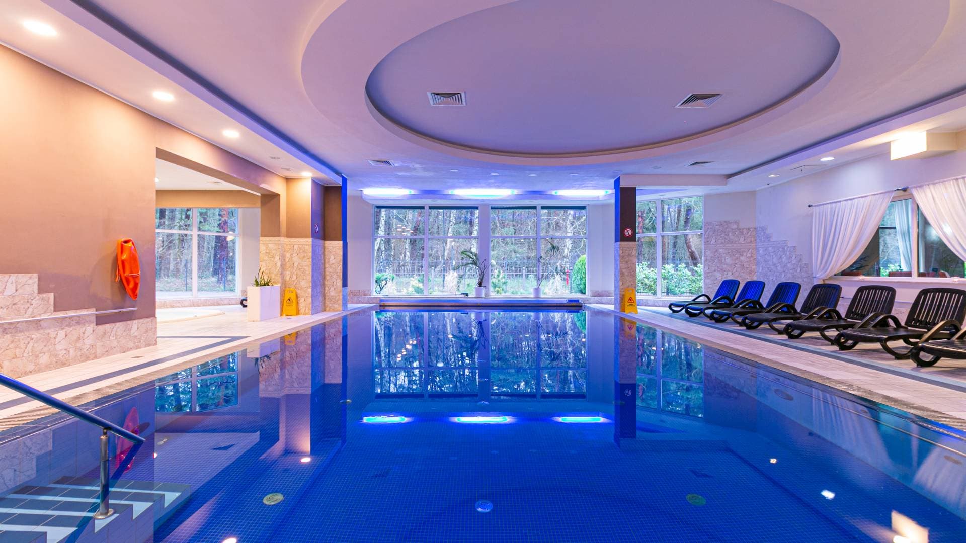 Basen w Ośrodku Bagińscy Spa w Pobierowie