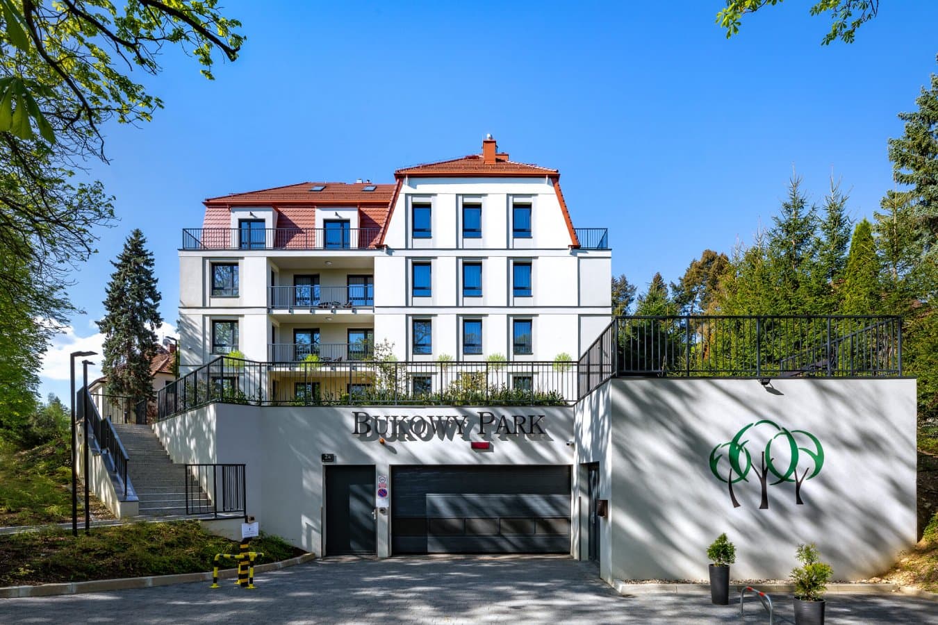 Budynek główny Apartamentów Bukowy Park w Polanicy-Zdroju
