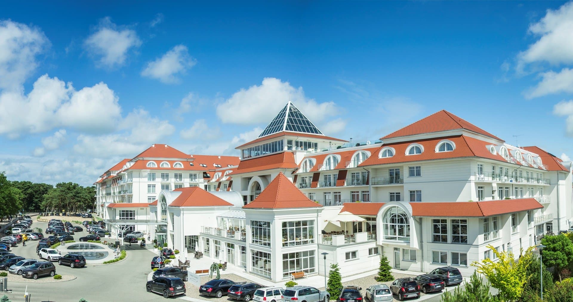 Budynek główny Hotelu Grand Lubicz w Ustce