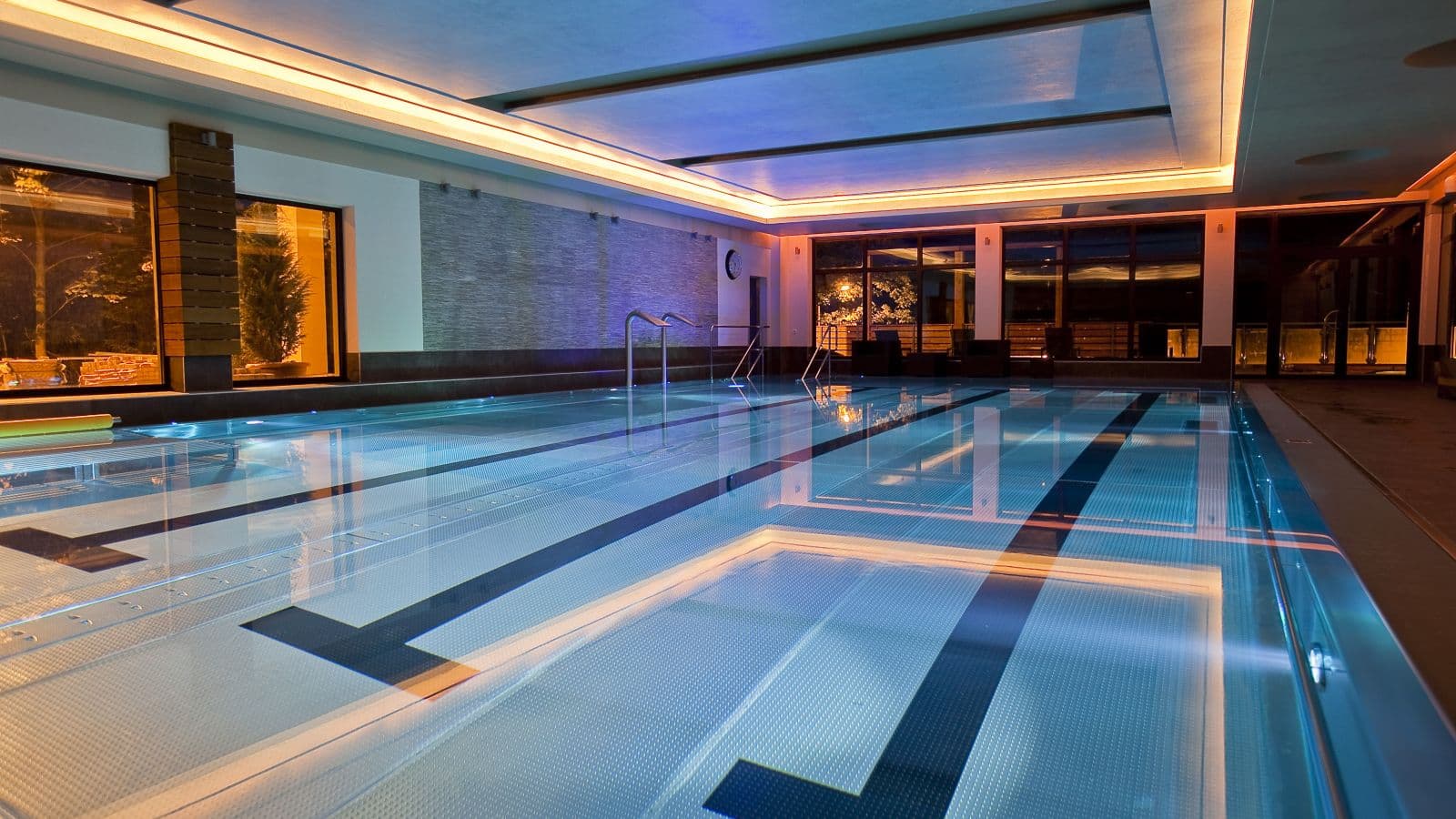 Basen w Hotelu Medical & Spa Malinowy Dwór w Świeradowie-Zdroju