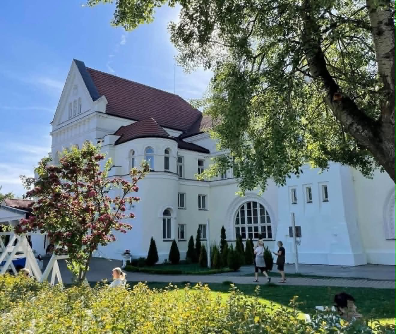 Budynek Pałacu Łazienki || w Ciechocinku