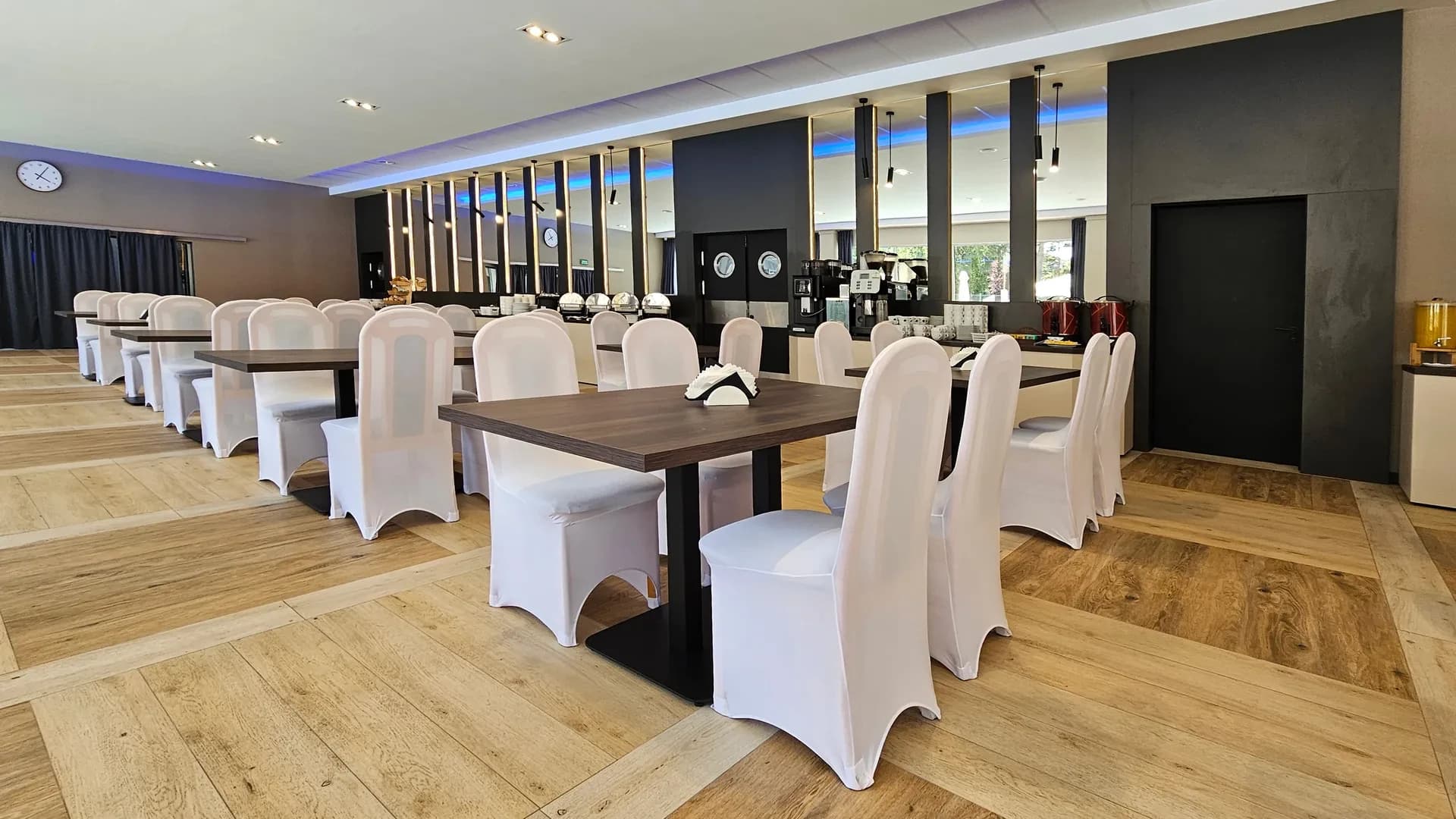 Restauracja w Baltic Inn w Pogorzelicy