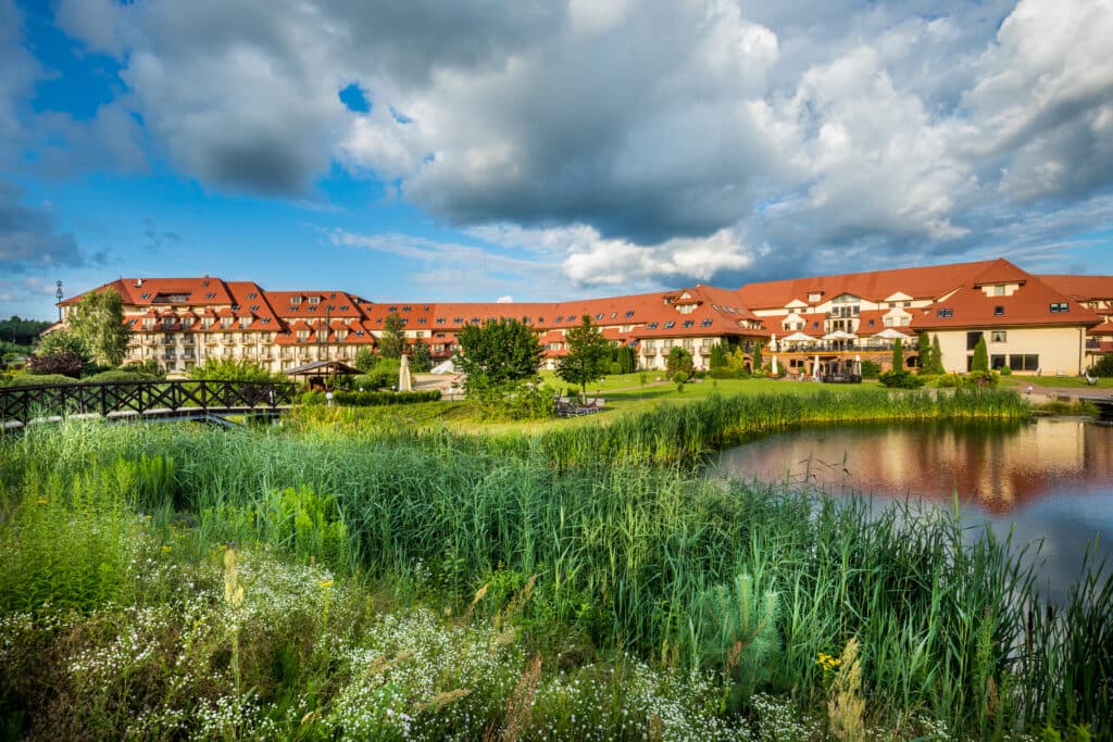 Budynek Ossa Medical Center w Rawie Mazowieckiej