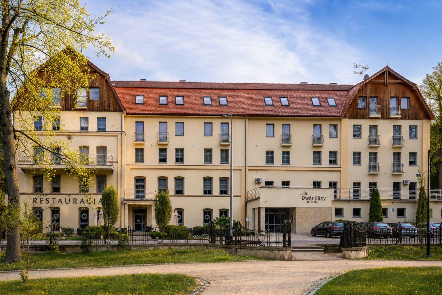 Budynek Hotelu Spa Medical Dwór Elizy w Długopolu-Zdrój