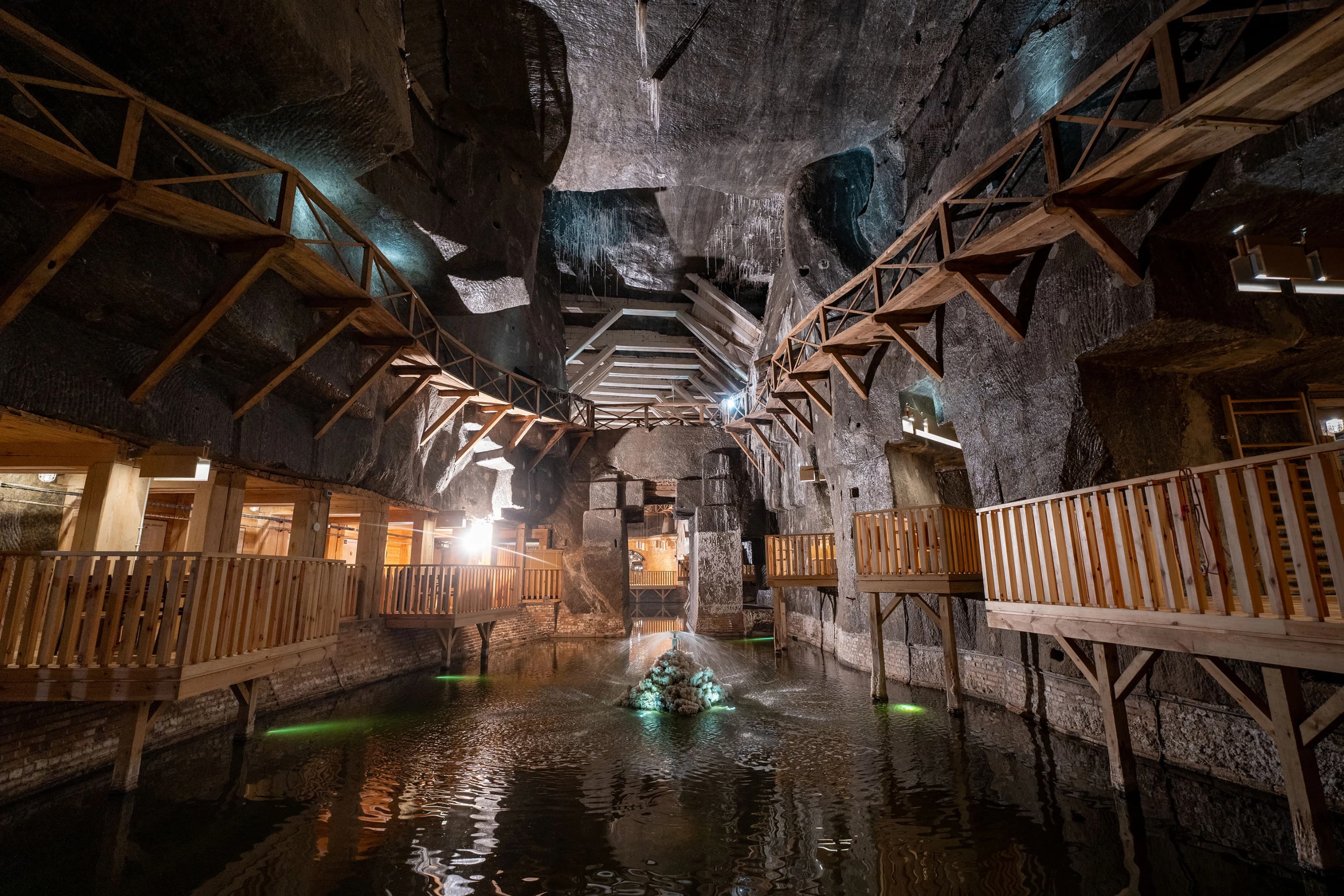 Komora Jezioro Wessel z jeziorem solankowym w Uzdrowisku Kopalnia Soli Wieliczka